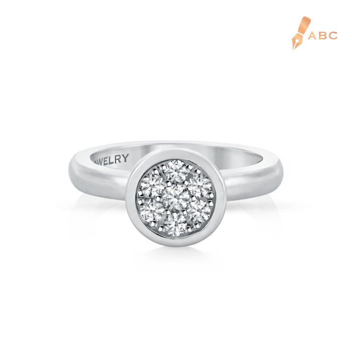 18K White Gold Round Diamond Cluster Ring