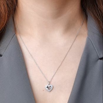 18K White Gold Beawelry Heart Diamond Pendant