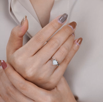 18K White Gold Heart Diamond Cluster Ring