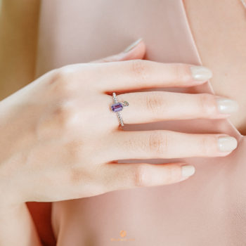 Silver Beawelry Ring with Emerald Cut Amethyst